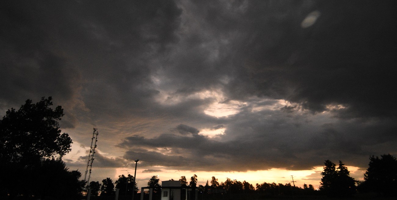 Alerta naranja por lluvias fuertes en tres provincias del país