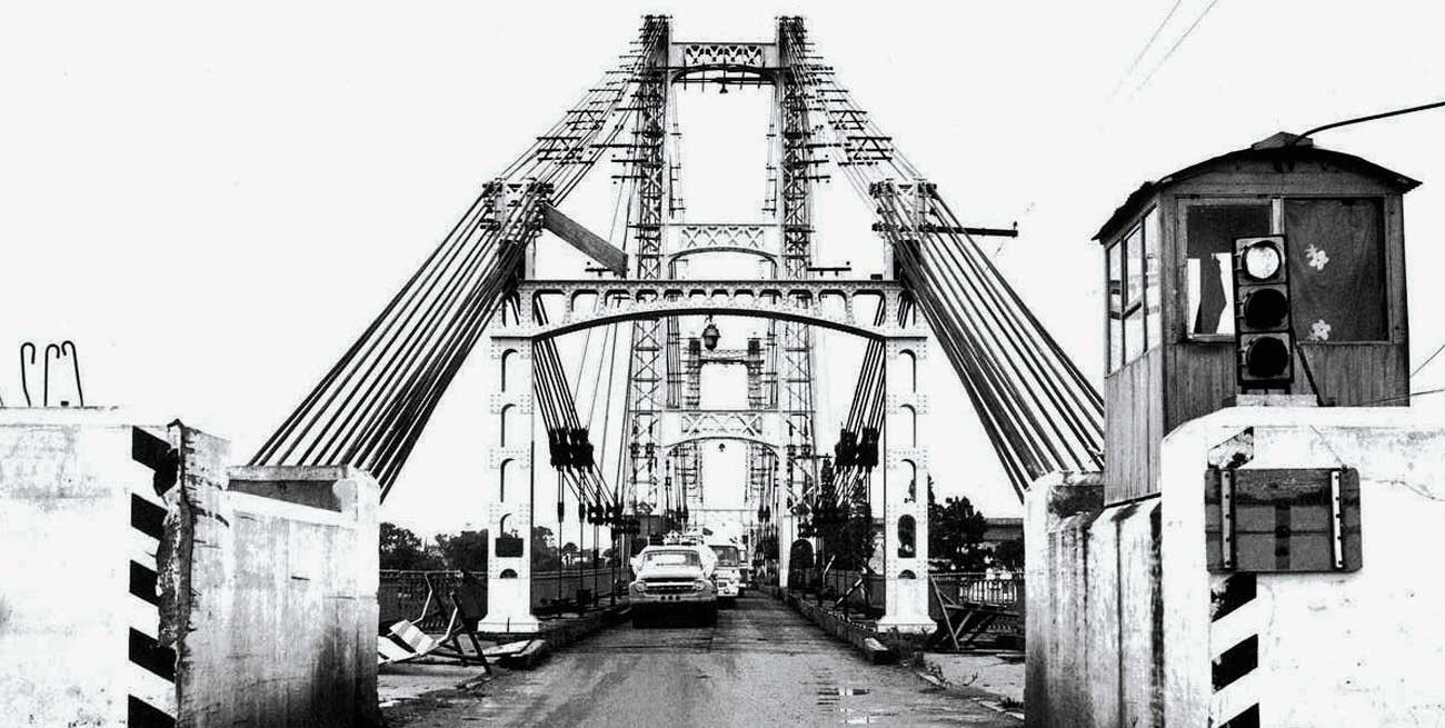 El Puente Colgante tuvo semáforos: cuándo y por qué