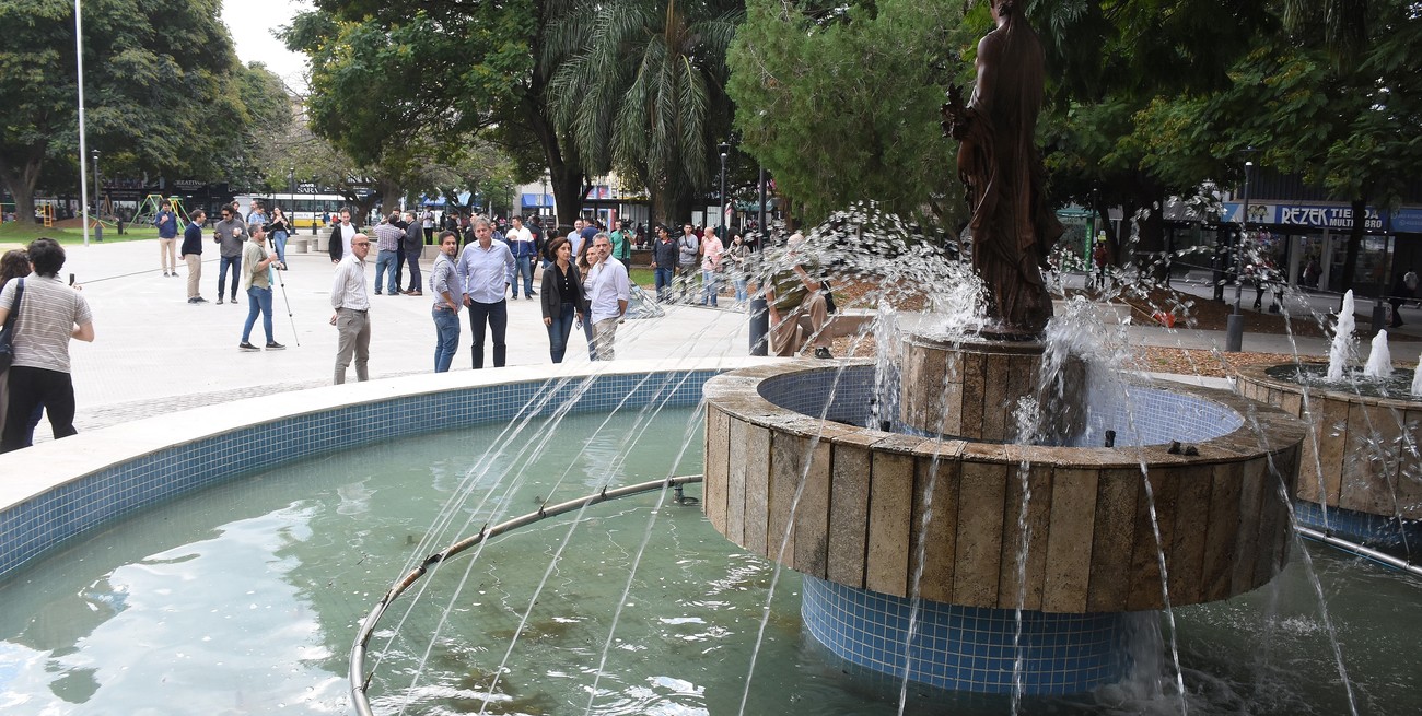Se inauguró la obra de remodelación de la Plaza del Soldado en Santa Fe