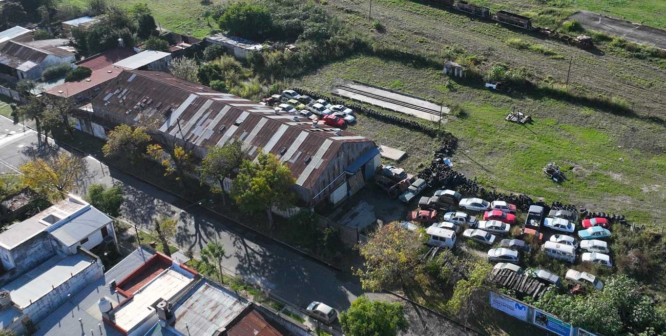 Piden erradicar el depósito de vehículos detrás de la Estación Belgrano