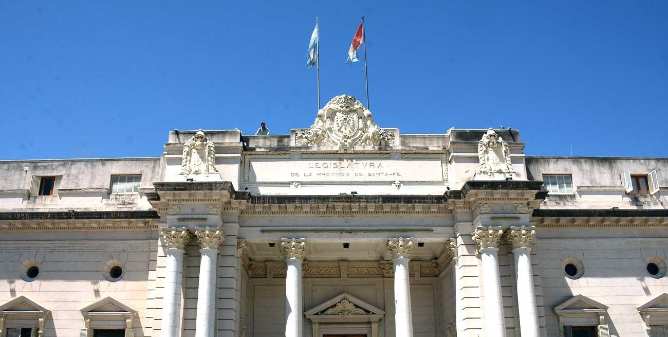 Escribanos adjuntos: las dos cámaras legislativas votan el mismo texto, pero aún no hay ley