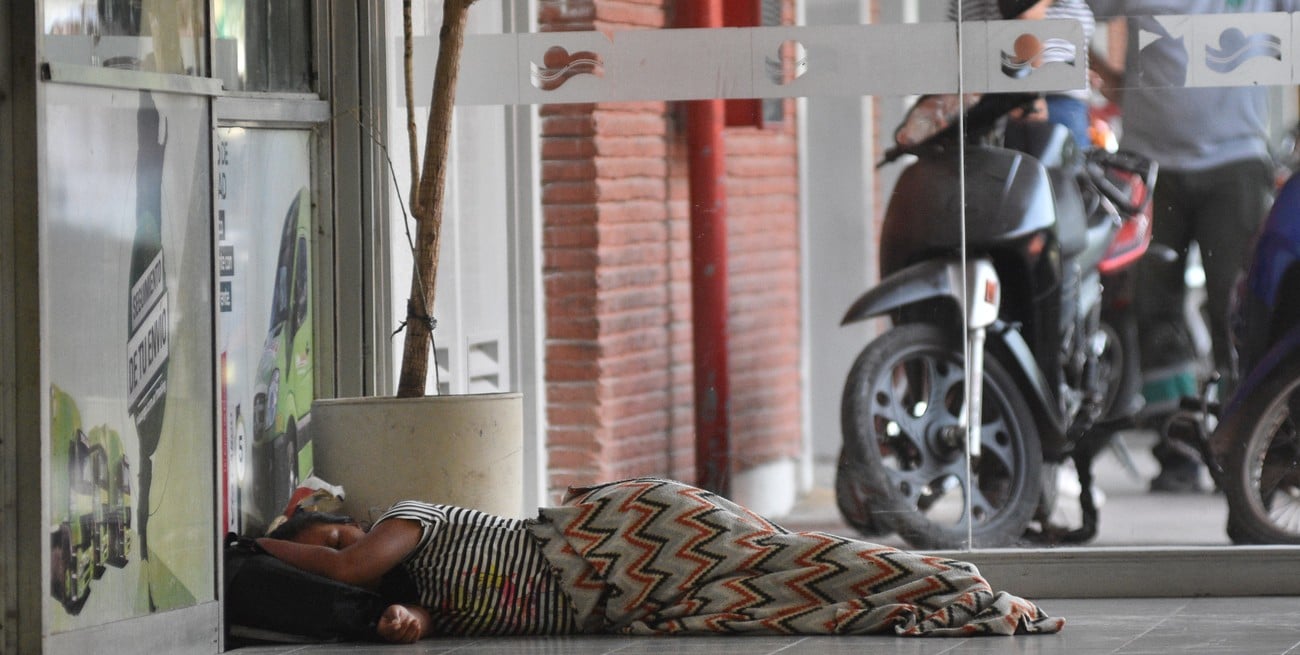 Qué va a pasar con la gente que duerme en la Terminal de Ómnibus de Santa Fe