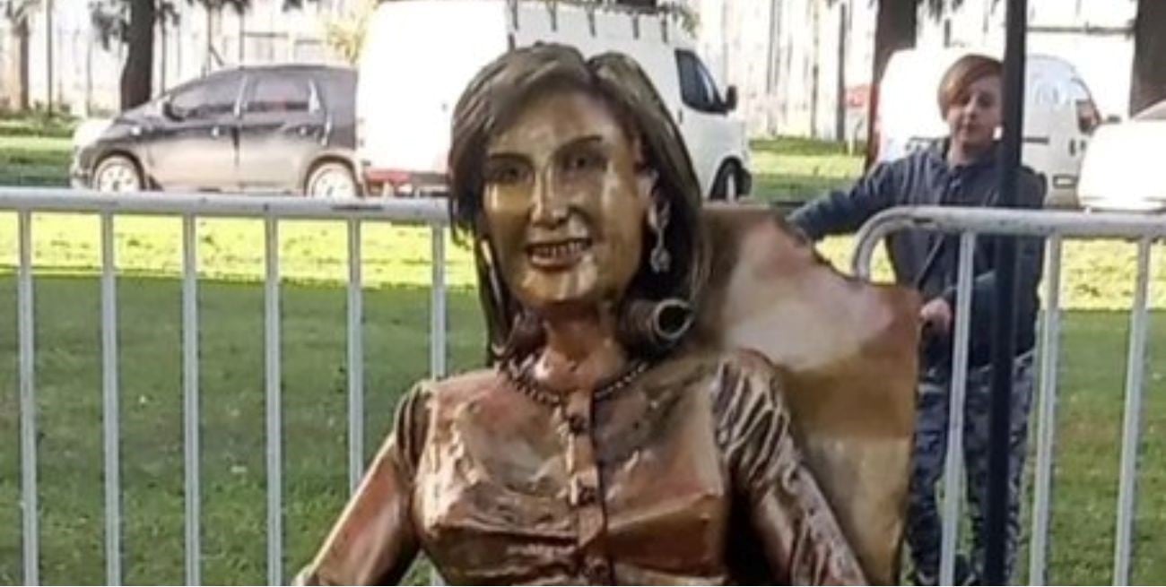 Tras las críticas habló el escultor de la estatua de Mirtha Legrand