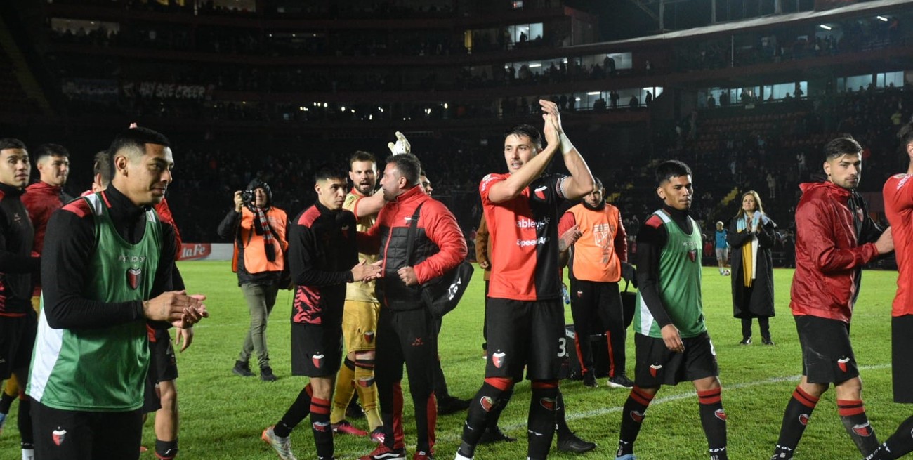 Colón navega mejor contra viento y marea