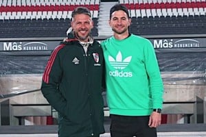 Lucas Alario visitó el Monumental.