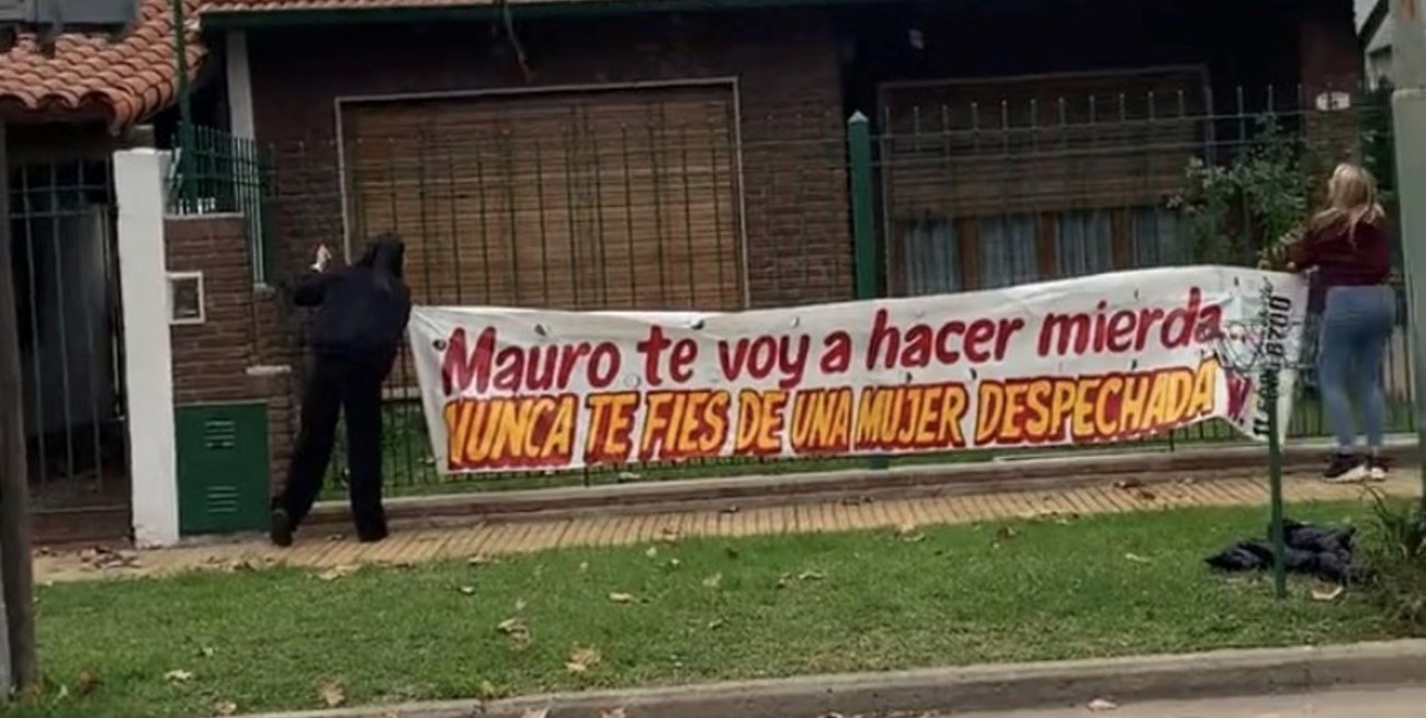 "Nunca te fíes de una mujer despechada": el escrache a un supuesto infiel en su casa
