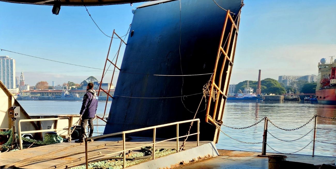 Una embarcación en "penoso estado" desencadenó un fuerte operativo en Buquebus