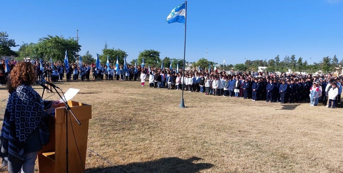 Vera celebró con un masivo acto, el Día de la Bandera