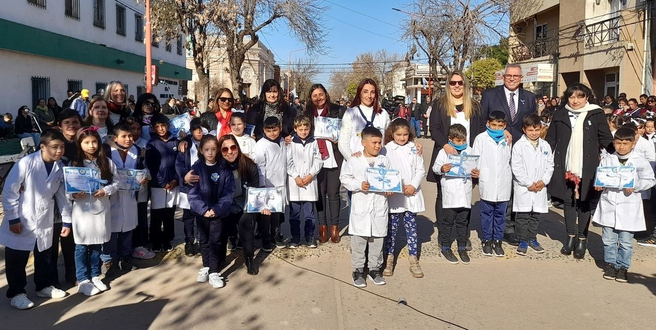 El acto por el Día de la Bandera convocó a vecinos en San Javier
