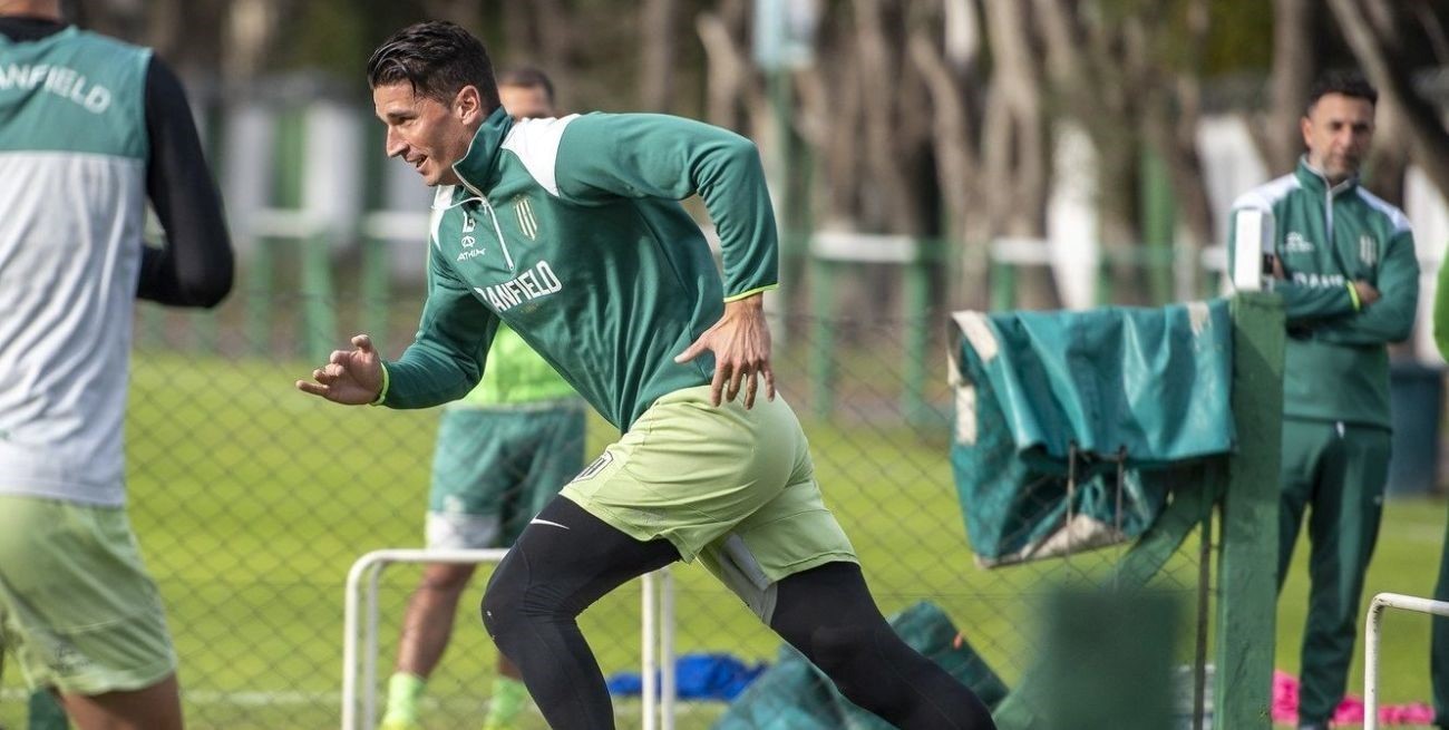 Dylan Gissi renovó contrato con Banfield después de recuperarse de una grave lesión