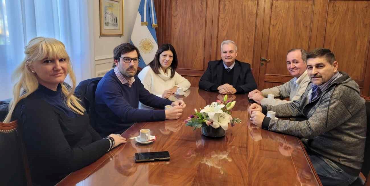 Colombo gestionó ante Clara García un aporte para reforzar la iluminación en avenidas de Recreo