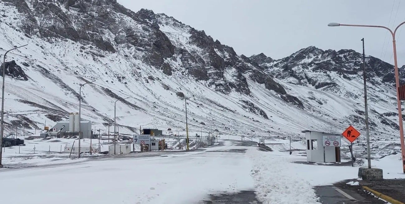 Nevadas en la cordillera: el Paso Cristo Redentor sigue sin fecha de reapertura