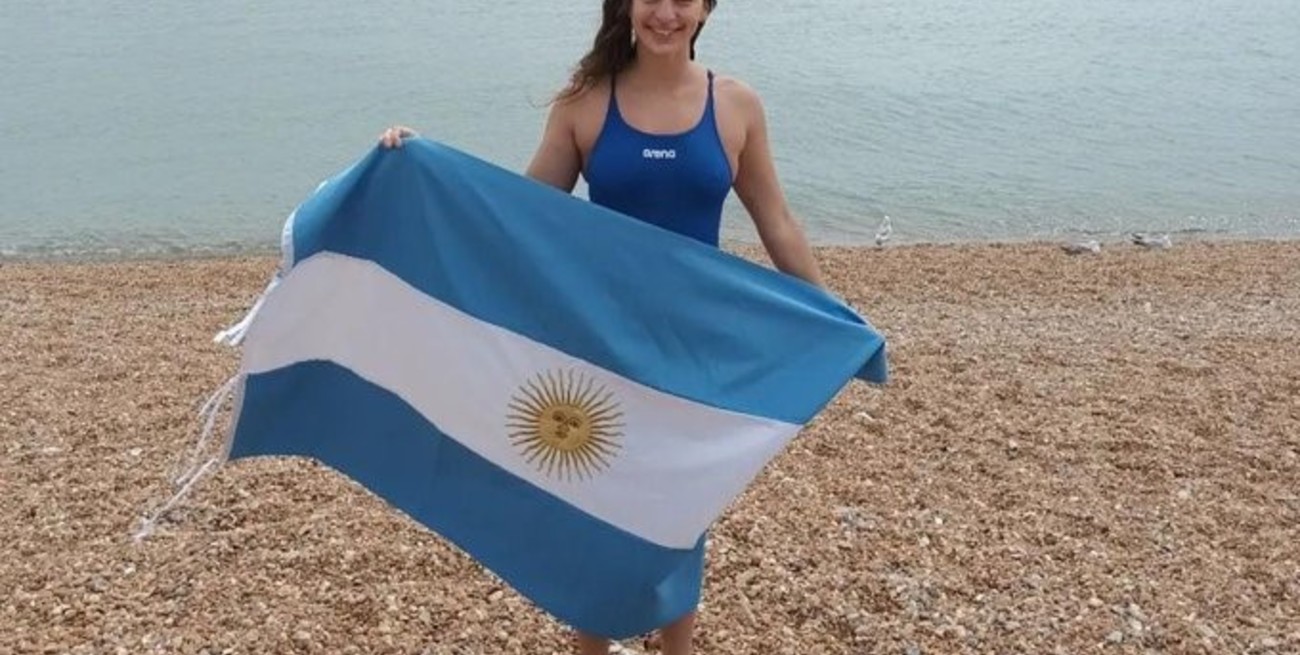 Nadadora argentina cruzó el Canal de la Mancha y va por la Triple Corona de Aguas Abiertas