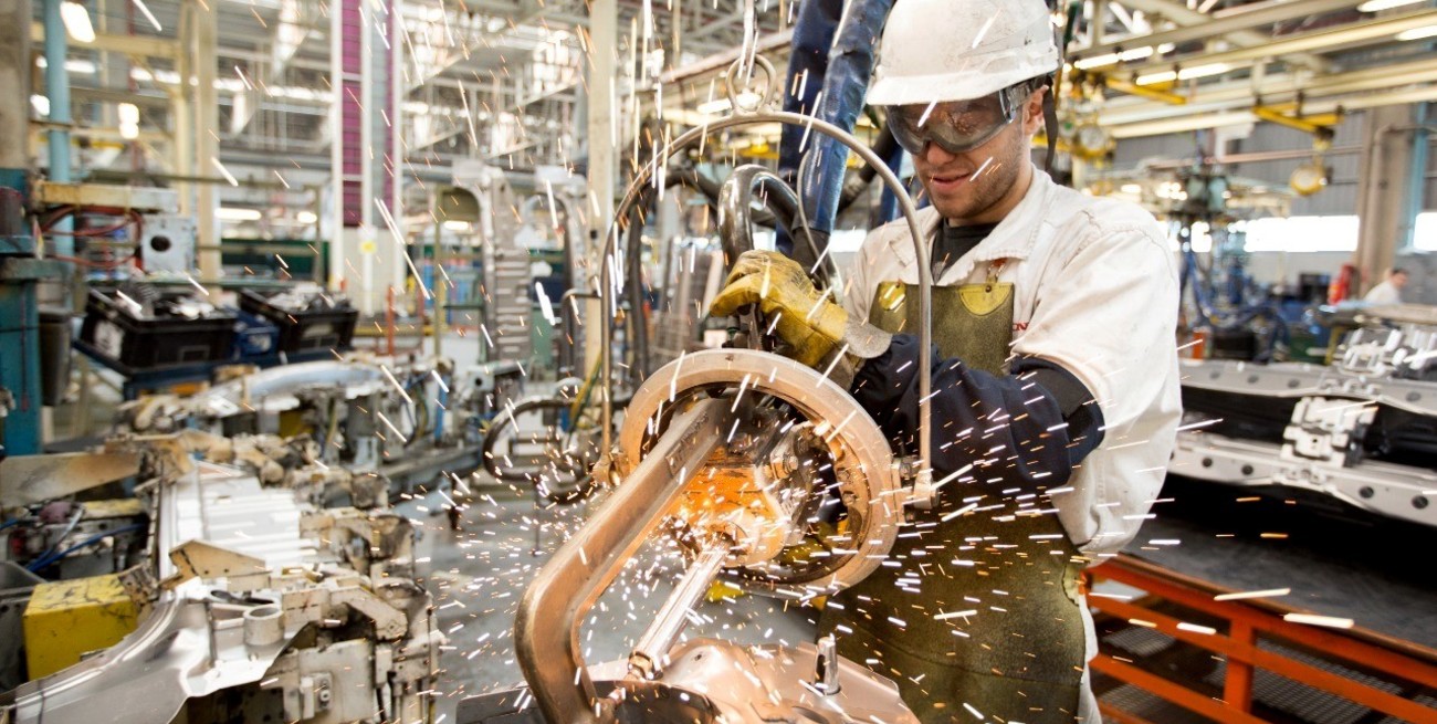 Cae levemente la economía argentina