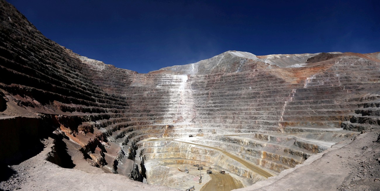 AFIP intimó por $ 6.000 millones a una minera chilena por tirar residuos en Argentina