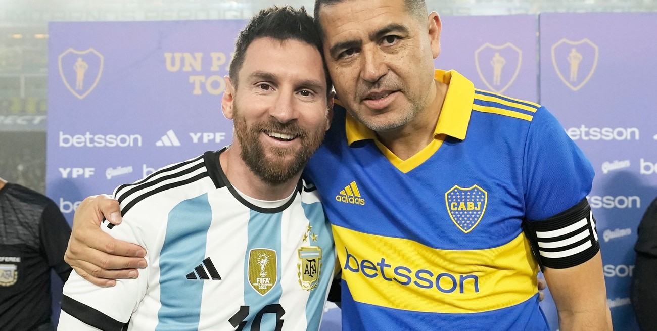 Video: la ovación de la Bombonera para Lionel Messi en la despedida de Riquelme