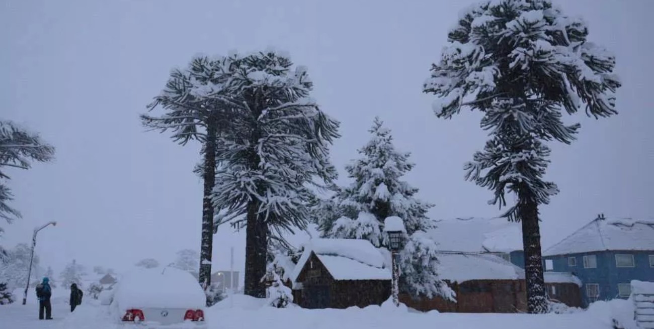 Alerta amarillo por nevadas en Neuquén, mientras hay evacuaciones por inundaciones