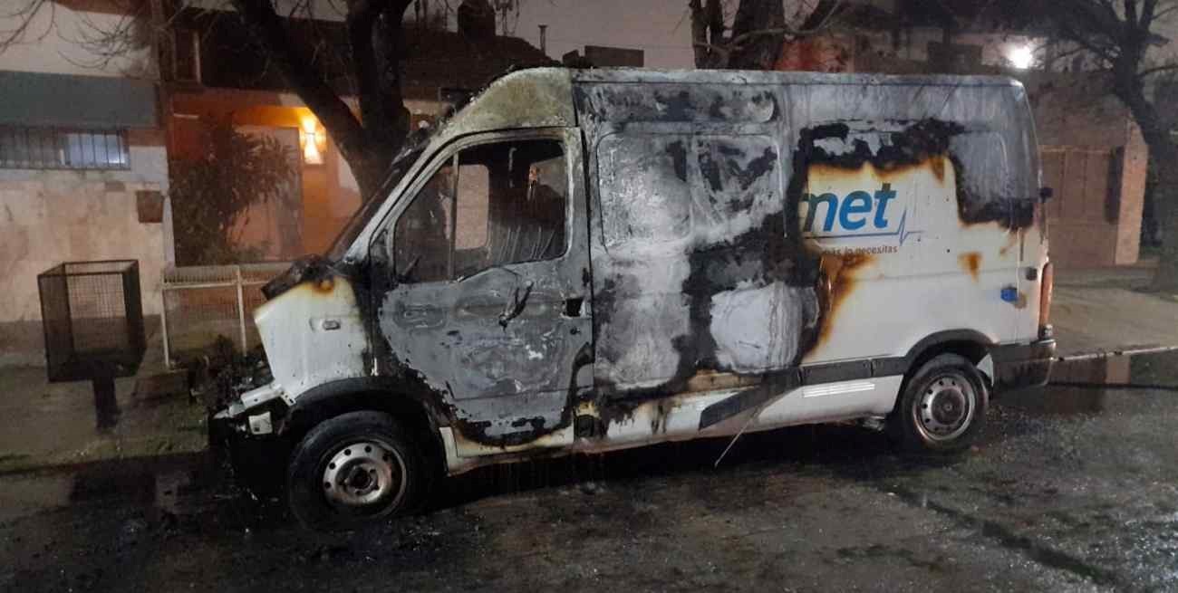 Llamativo incendio de una ambulancia en la ciudad de El Trébol