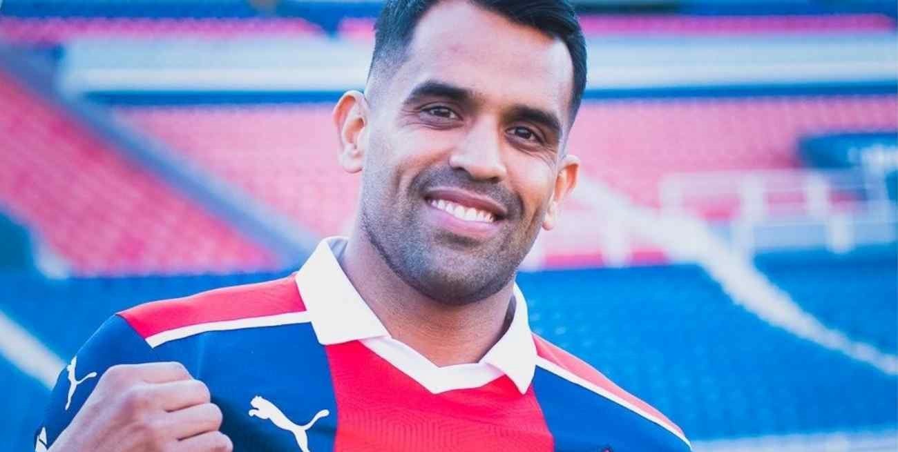 Quién es Carlos Rolón, el marcador central que reemplazaría a Garcés en Colón