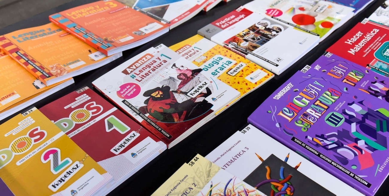 Nación entregó en Santa Fe 215.800 libros para las escuelas secundarias