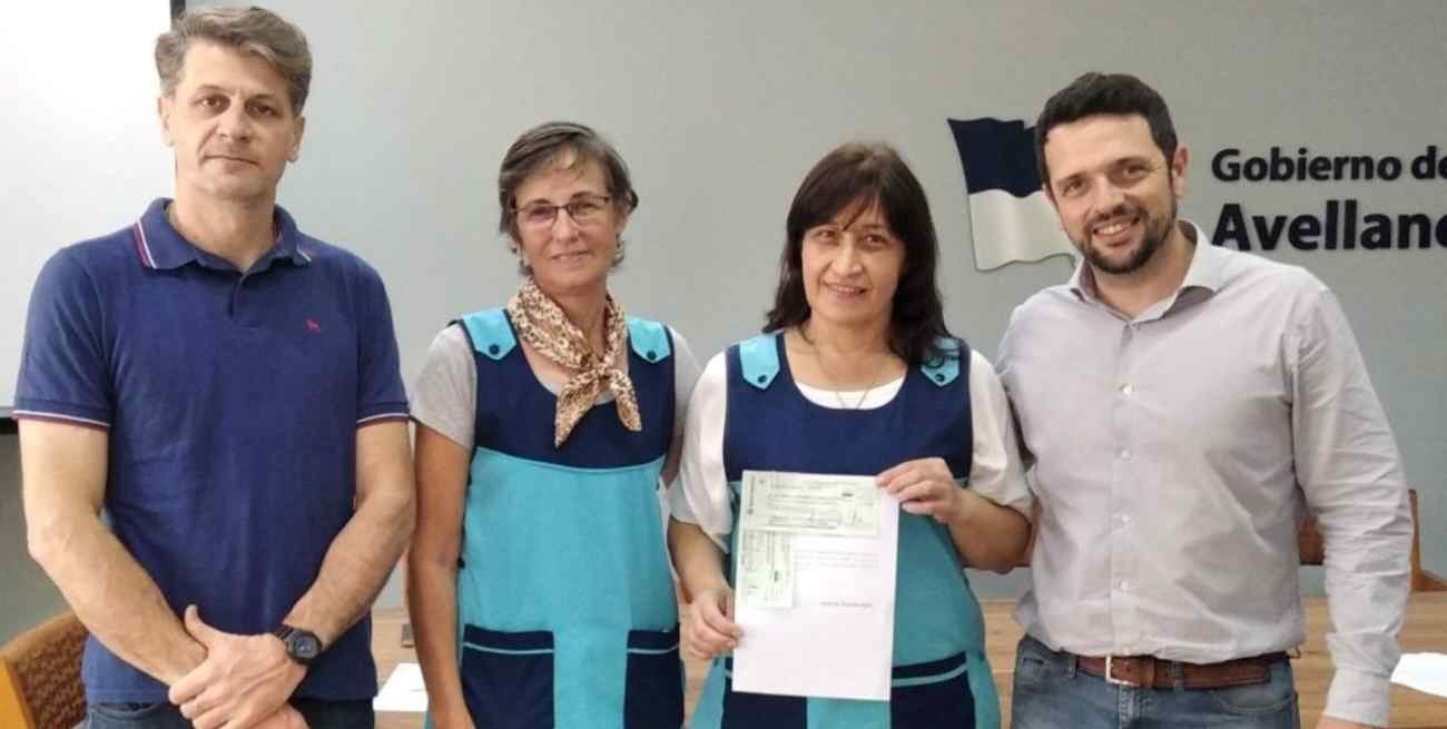 Avellaneda: Braidot entregó más de $ 6.000.000 a escuelas primarias urbanas y rurales