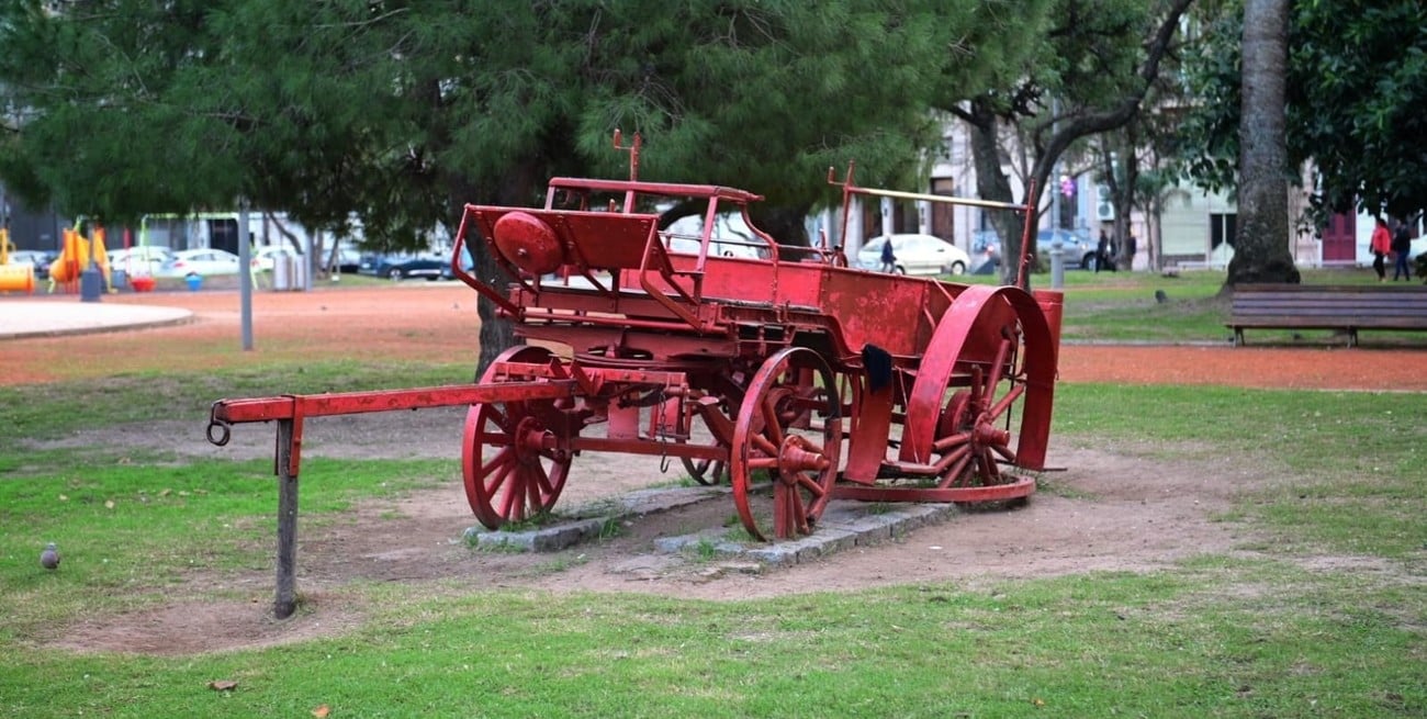 Restaurarán el histórico carro de bomberos de la Plaza San Martín