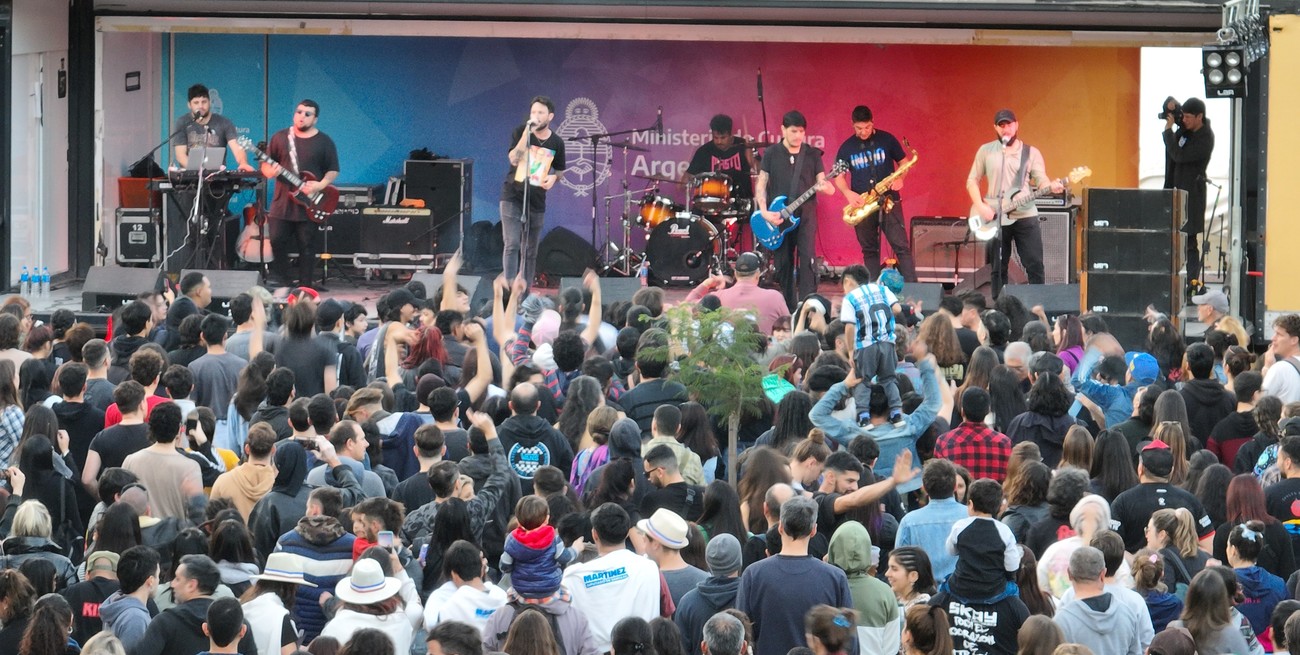 El Camión Cultural en el Parque del Sur desde el drone de El Litoral