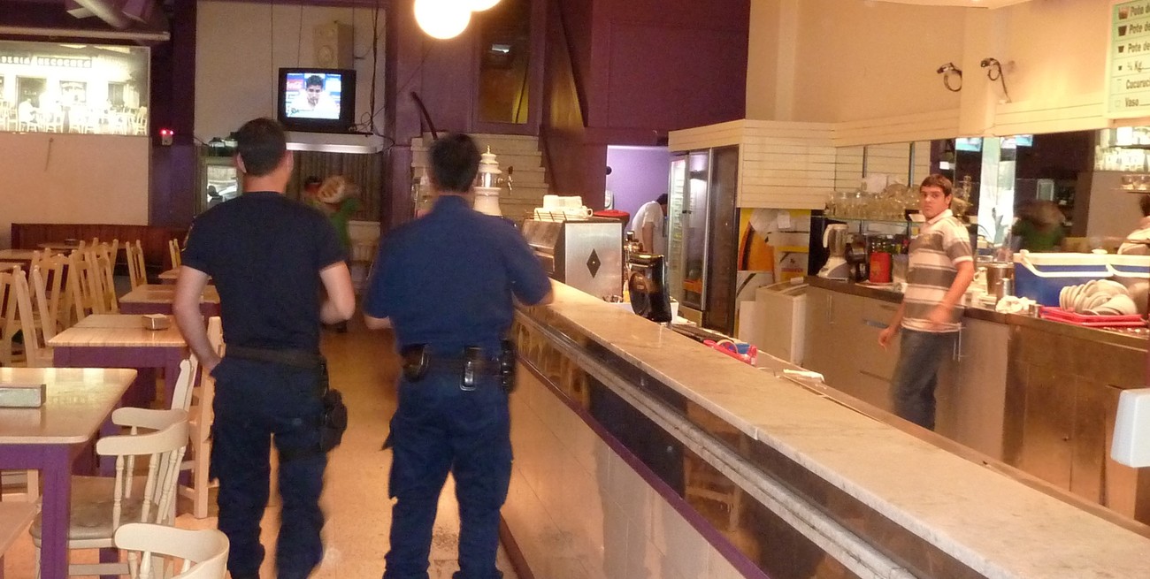 "Yo sé los horarios de ustedes... cuando entran y salen"; la amenaza de un "trapito" en una conocida heladería de bulevar