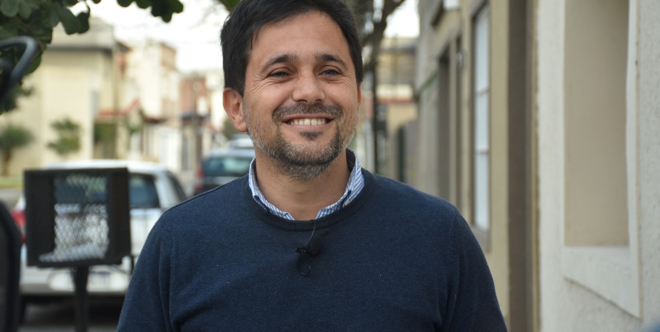 De chico jugó en Colón y ahora Simoniello busca continuidad en el "equipo" del Concejo