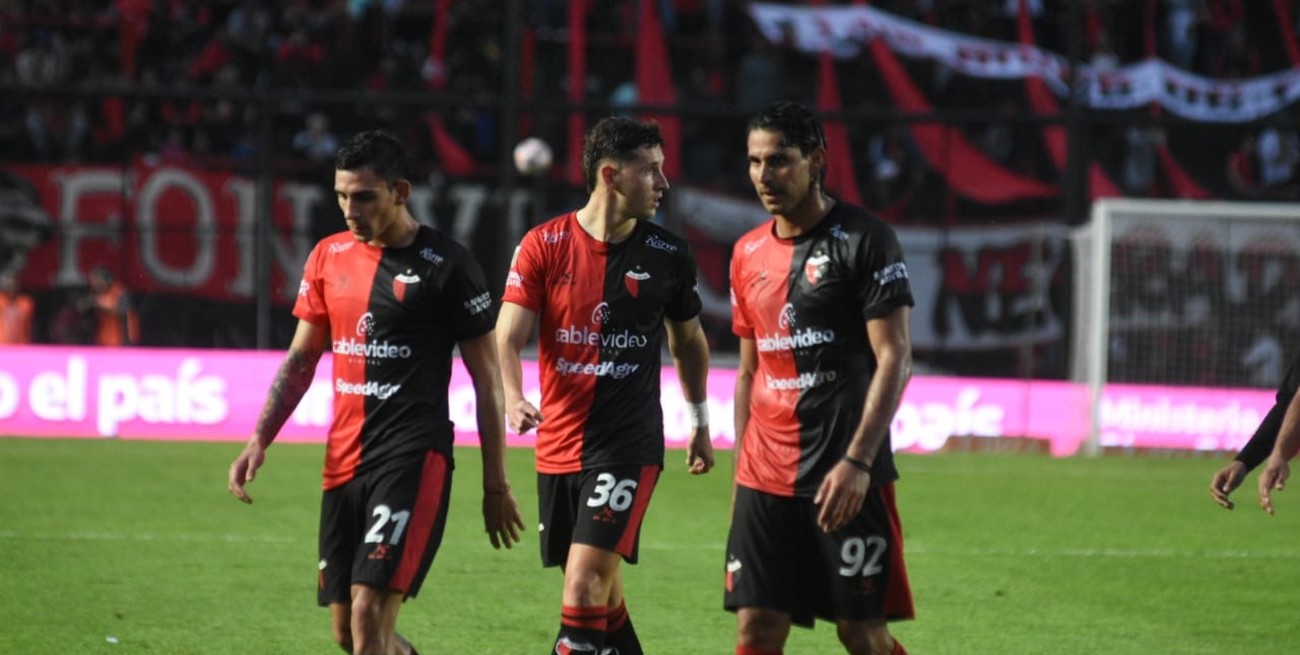 Colón fue goleado por Racing en Santa Fe