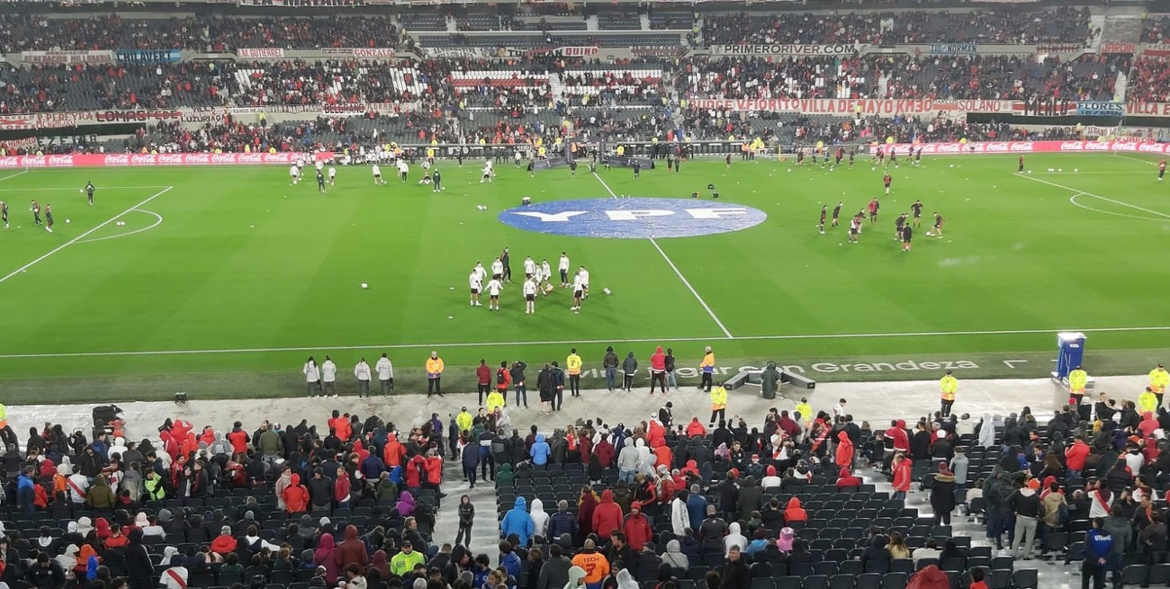 La aglomeración de público en el ingreso demorará el comienzo de River - Colón