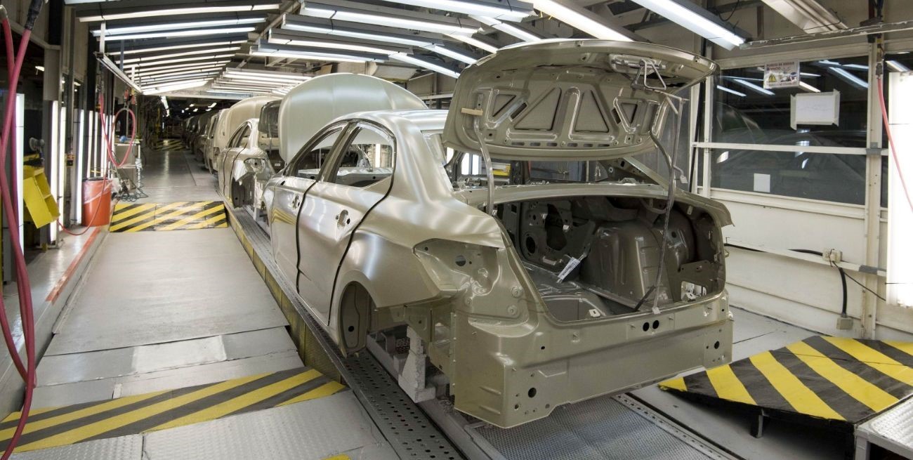 Más producción y caída en la exportación de vehículos