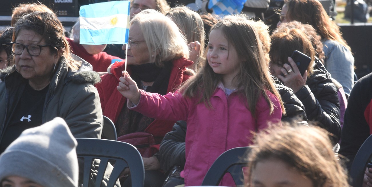 El Día de la Independencia se celebra otra vez en avenida Aristóbulo del Valle