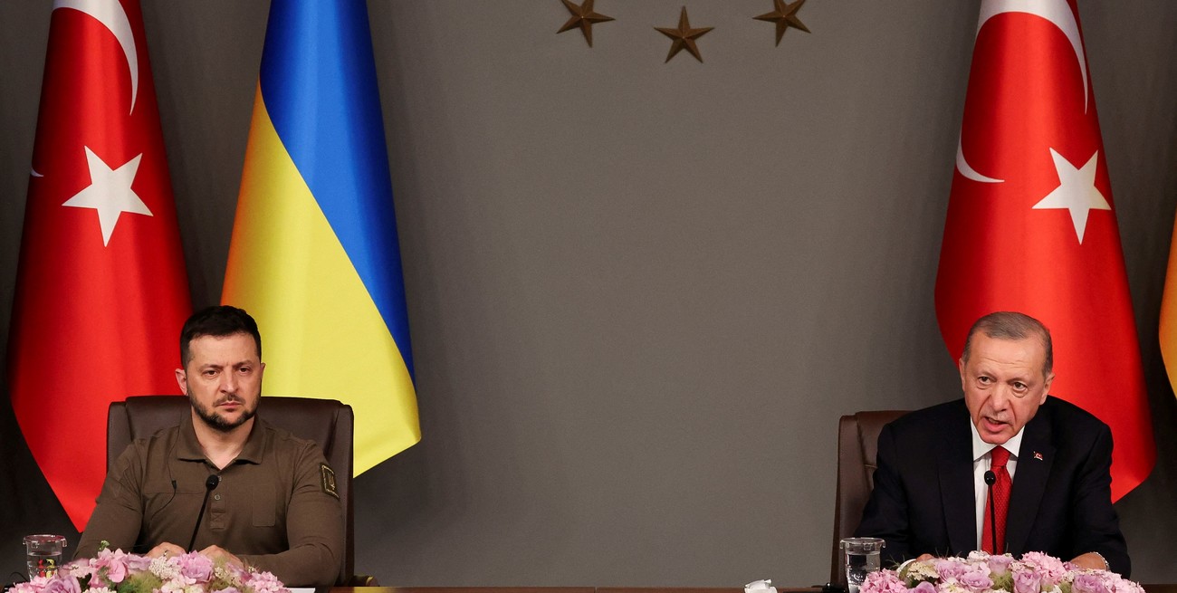 Zelenski se reunió con Erdogan en Turquía para presionar a la OTAN