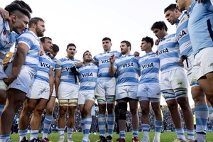 Montoya habla, sus compañeros escuchan. El capitán fue autocrítico tras la derrota con Nueva Zelanda. Crédito: Prensa UAR / Gaspafotos.