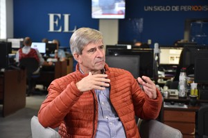 Marcucci pasó de ser delegado estudiantil (junto, entre otros, a Omar Perotti) en el retorno de la democracia, a participar a nivel internacional de los debates tras la caída del Muro de Berlín. Y advierte sobre la necesidad de articular esfuerzos para afrontar las crisis. Créditos: Flavio Raina