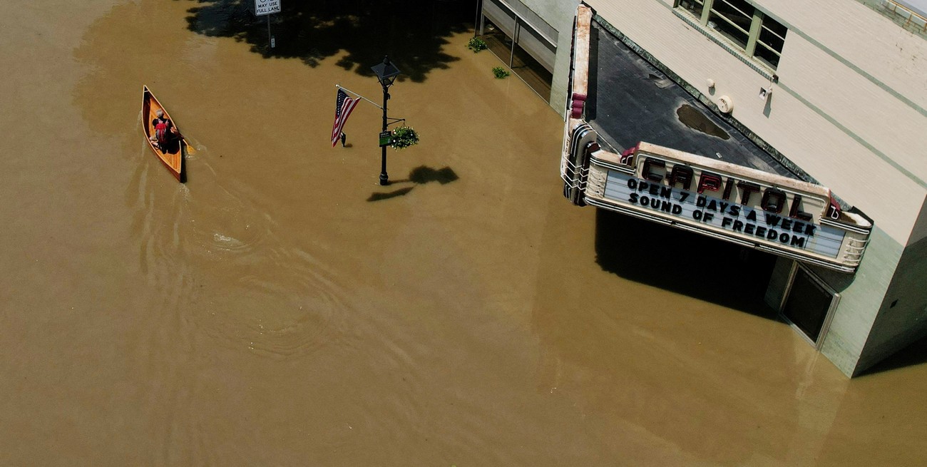 Más de un centenar de evacuados por inundaciones "históricas" en el noreste de Estados Unidos