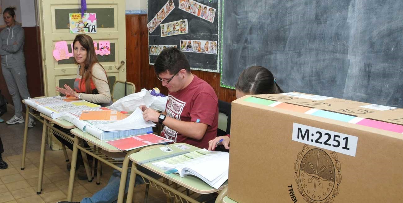 Habilitan una partida de casi mil millones de pesos para las autoridades de mesa de Santa Fe