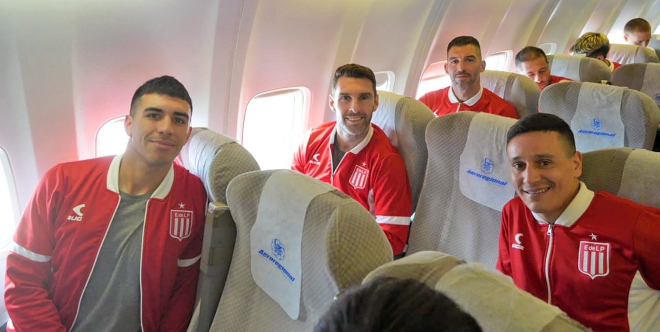 El avión que trasladaba a los jugadores de Estudiantes tuvo que aterrizar de urgencia