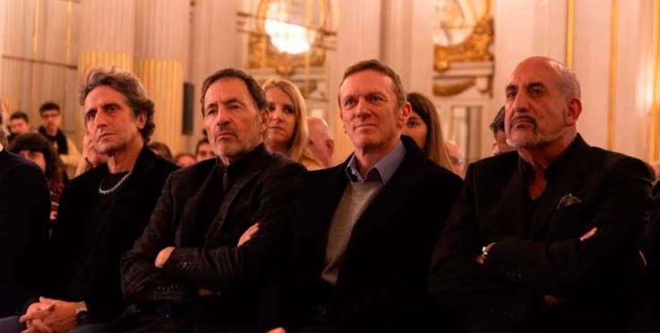 Los Simuladores se juntaron para recibir un merecido premio