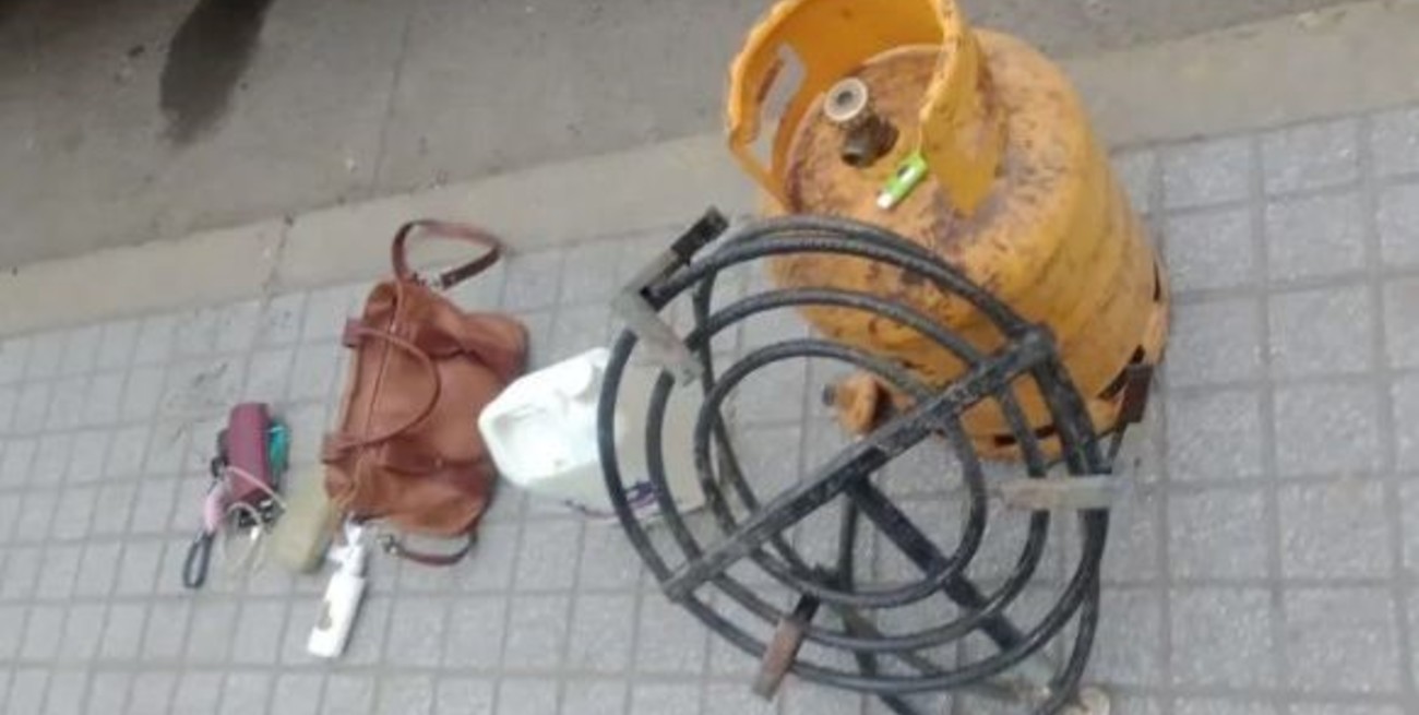 "Prendo fuego todo": una piquetera quiso entrar por la fuerza a la Casa de Gobierno de Chaco