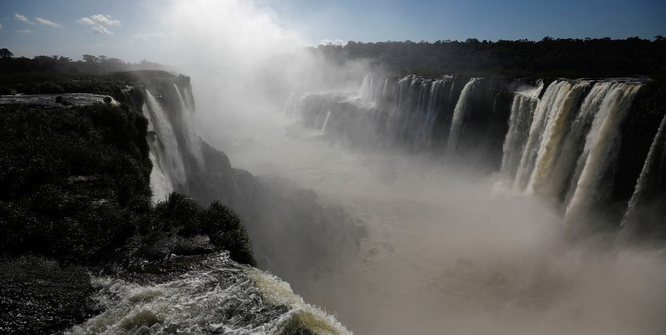 Cataratas del Iguazú: cierran la Garganta del Diablo por riesgo de una nueva crecida del río