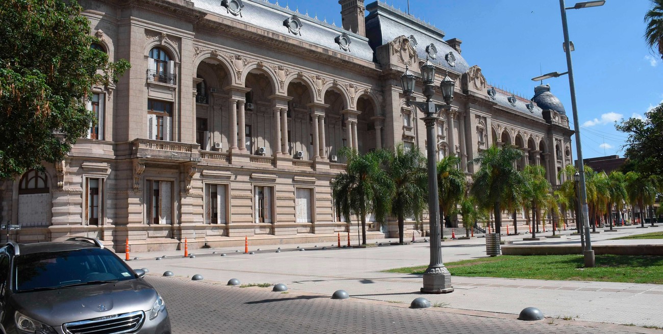 Inflación del 6 %: qué pasará con los salarios de los empleados públicos en Santa Fe