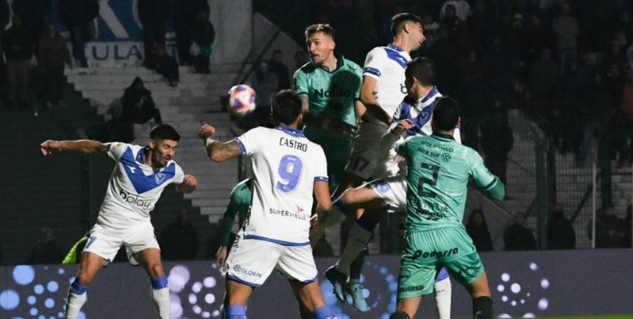 Sarmiento y Vélez empataron con emociones en el cierre
