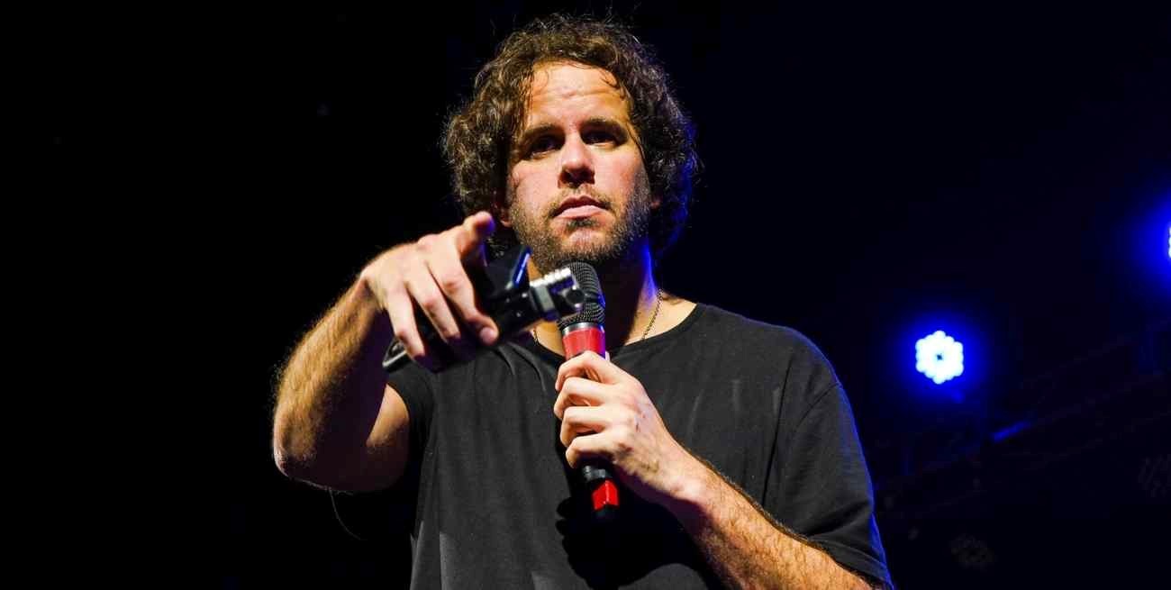 El comediante Nicolás de Tracy se burló de la masacre de Carmen de Patagones y recibió insultos