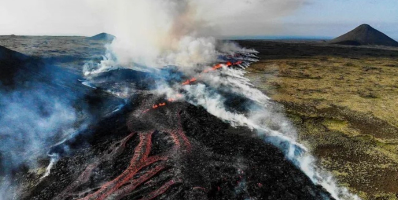 Ecuador: advierten que el volcán Sangay está explotando 22 veces por hora 