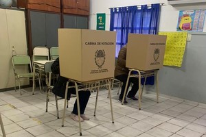 Comenzó la votación en las escuelas de Reconquista y Avellaneda.