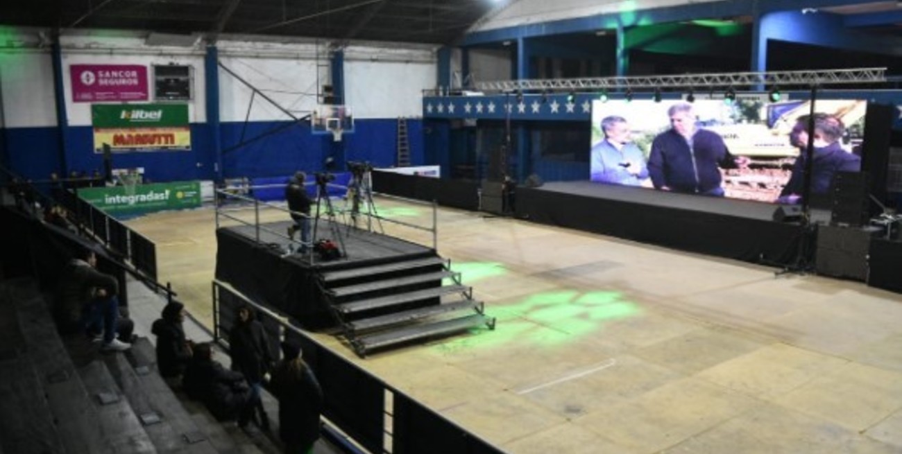 Larga espera de escrutinio a intendente de Santa Fe: bunker vacío  y “ansiedades”
