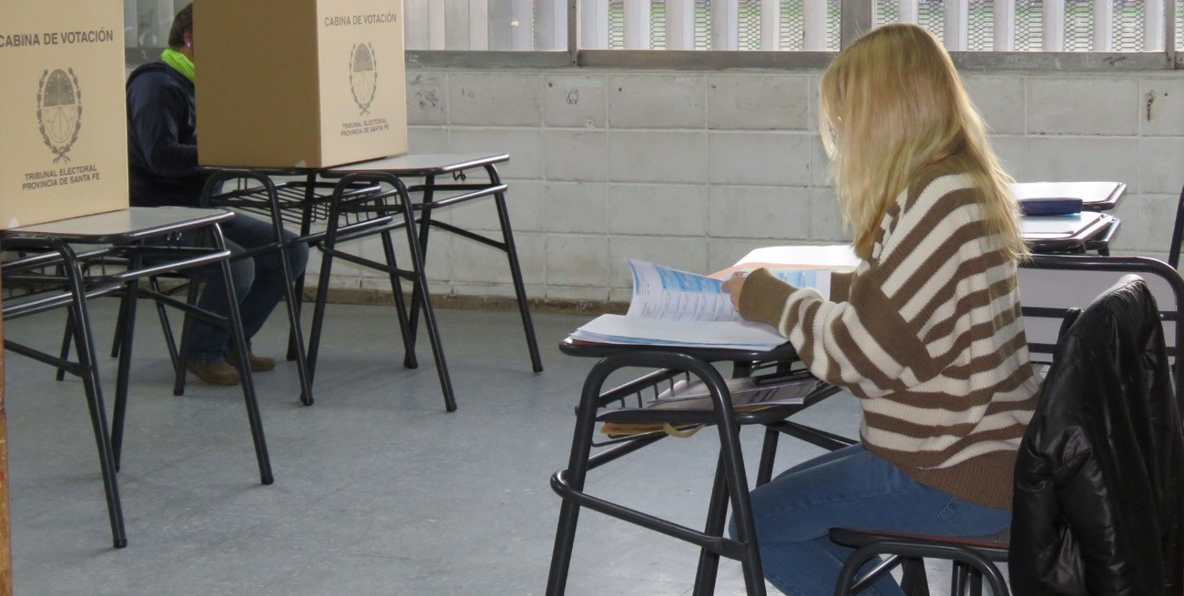 Superados los inconvenientes de primera hora, se vota con normalidad en Santa Fe
