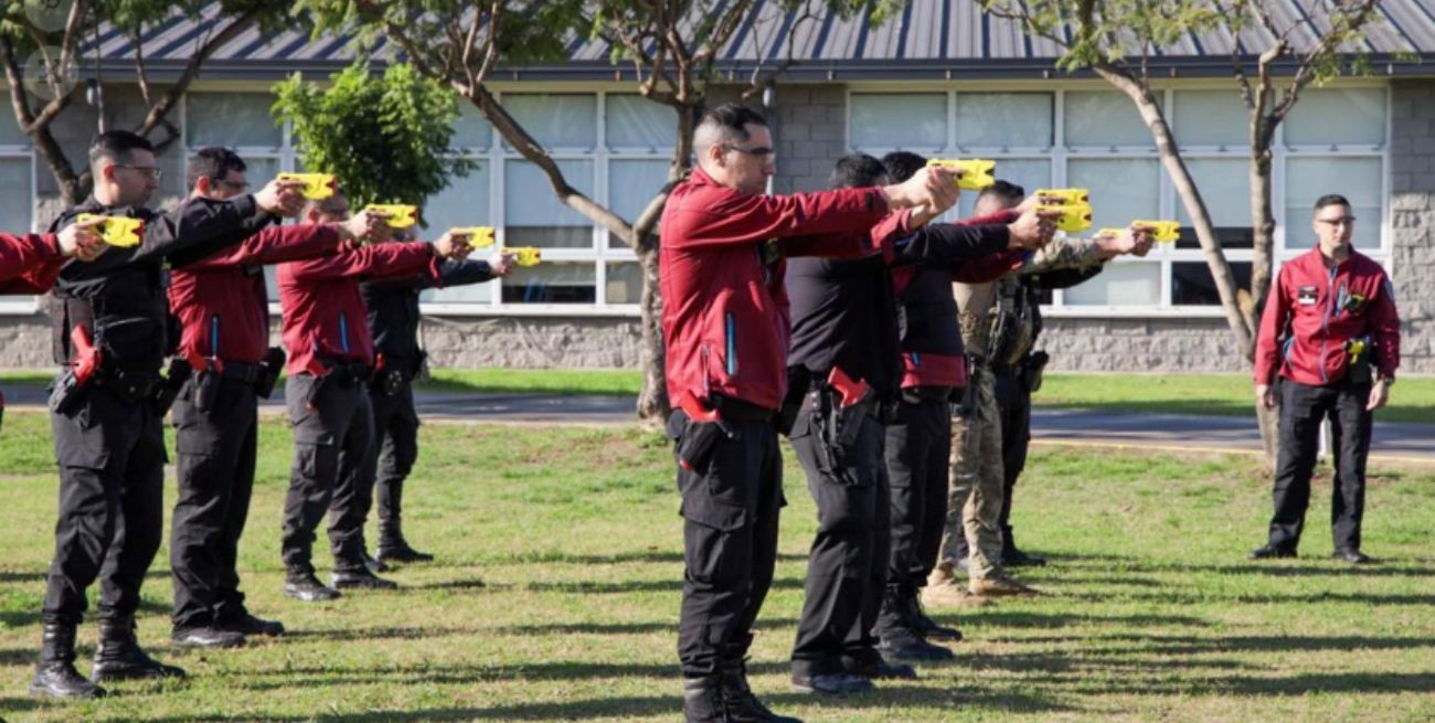 
La policía de la ciudad de Buenos Aires comienza a utilizar las pistolas Taser